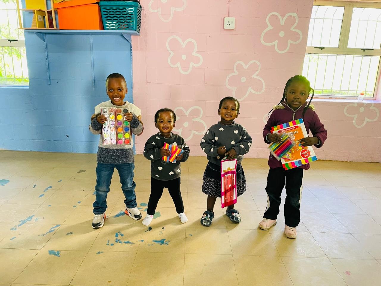 Children at Kleenvrygeestes School holding their new stationery